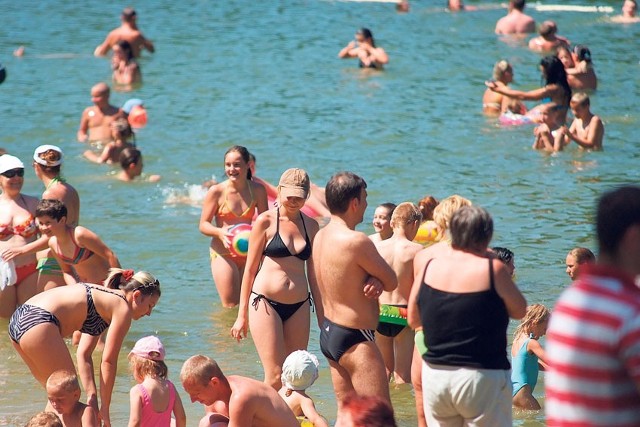 Naukowcy stwierdzili duże zanieczyszczenie kąpieliska jonami amonowymi, które powodują m.in. inwazję sinic. Prace nad oczyszczaniem wód w Arturówku potrwają do 2014 roku.