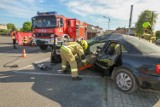 Strażacy z gminy Szczerców ćwiczyli działania przy wypadku drogowym