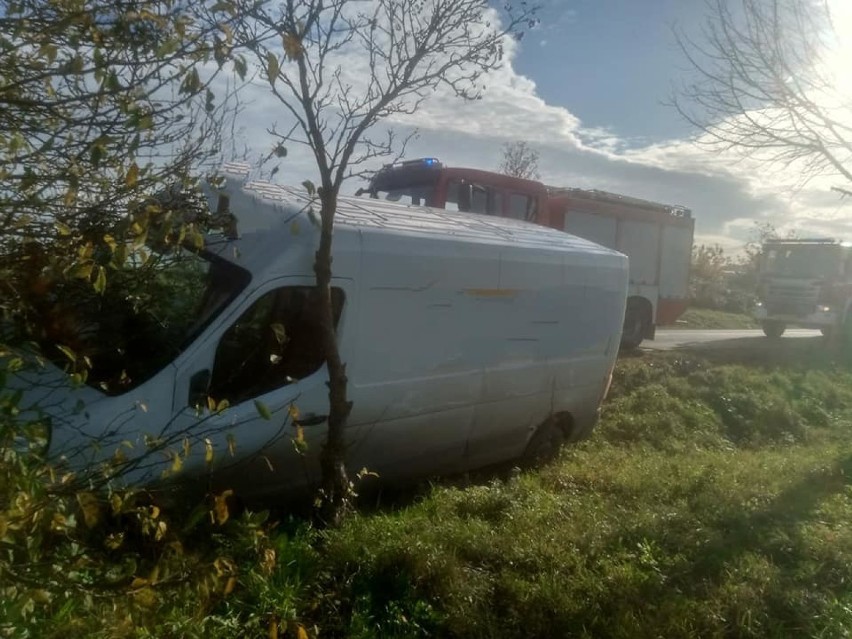 Zderzenie dwóch samochodów w Nowych Jankowicach pod Łasinem