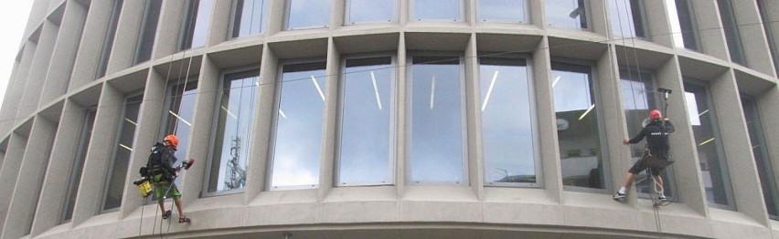 Okrąglak w Poznaniu: Mycie okien
