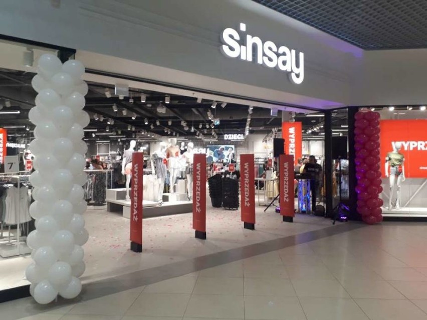 Marka odzieżowa Sinsay wycofuje ze sklepów ponad 100 modeli...