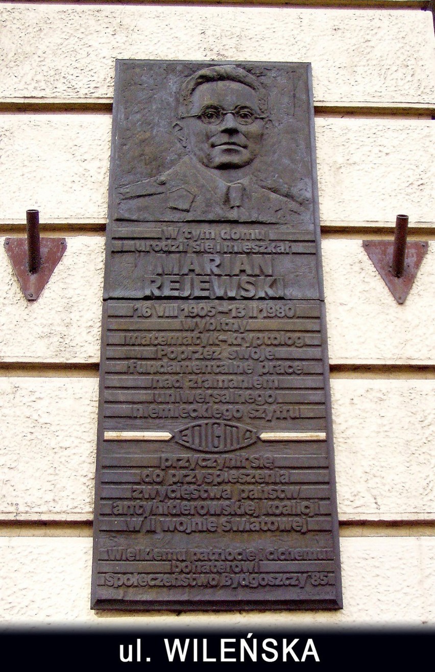 Przyszedł na świat w 1905 r. w Bydgoszczy, w kamienicy przy...