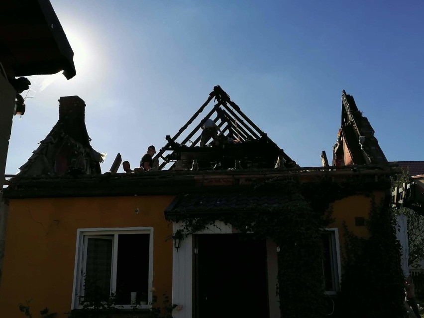 Tydzień temu stracili w pożarze dach nad głową - trwa zbiórka pieniędzy na odbudowę