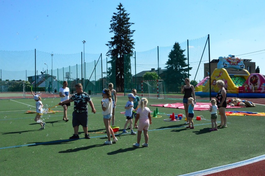 Festiwal Piłki Ręcznej w Prabutach połączony z festynem rodzinnym. Zobaczcie, jak bawili się uczestnicy imprezy [ZDJĘCIA]