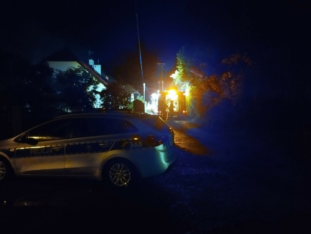Pożar domu jednorodzinnego w Proszówkach koło Bochni to najprawdopodobniej skutek uderzenia pioruna, 6.05.2024