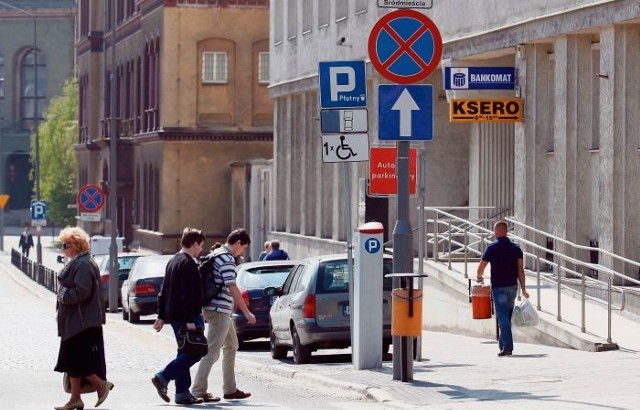 Nowy znak natychmiast odstraszył notorycznie parkujących dotychczas poza chodnikiem kierowców