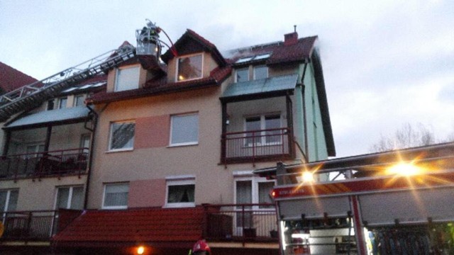 Pożar dachu budynku mieszkalnego w Gdyni 15.12.2017