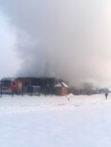 20 zastępów straży pożarnej gasi dom weselny w Michowie