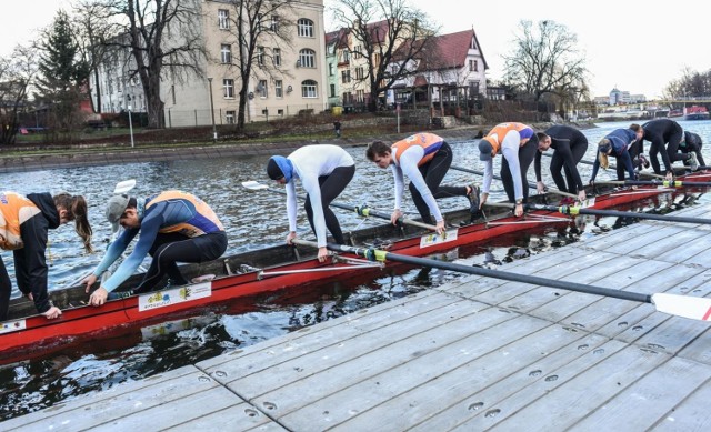 Tradycji stało się zadość! Nowy rok Lotto Bydgostia rozpoczęła na wodzie. Na pierwszym w tym roku treningu na Brdzie pojawili się wioślarze oraz kajakarze, a na kąpiel zdecydowały się bydgoskie morsy. Zobaczcie zdjęcia >>>

Więcej wolnego od 2019 roku?





