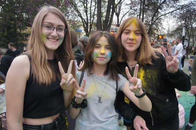Święto Kolorów w Radomsku. Tak wygląda eksplozja kolorów w barwach Ukrainy