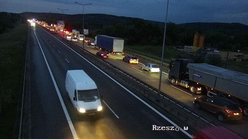 Zderzenie dwóch samochodów na obwodnicy Krakowa