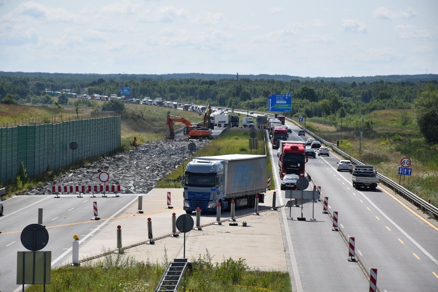 Coraz więcej samochodów ciężarowych przejeżdża przez Częstochowę. Jest wniosek o kontrolę