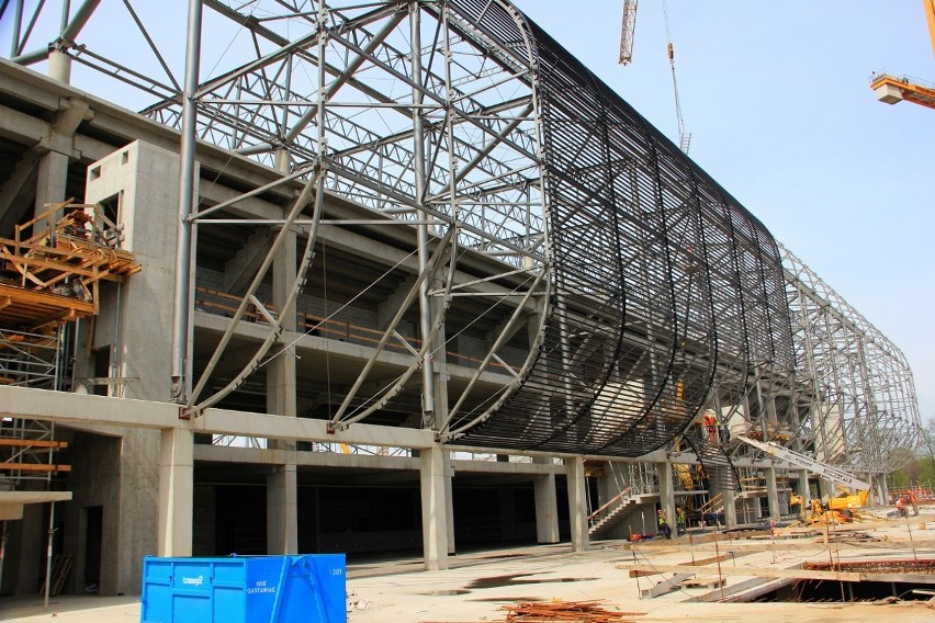 Budowa stadionu Górnika Zabrze. Zakończyła się budowa trybun i montaż dźwigarów [ZDJĘCIA]