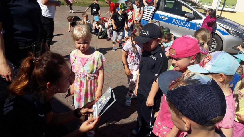 Policjantki z wizytą u dzieci z Przedszkola nr 19 w Koszalinie [ZDJĘCIA]