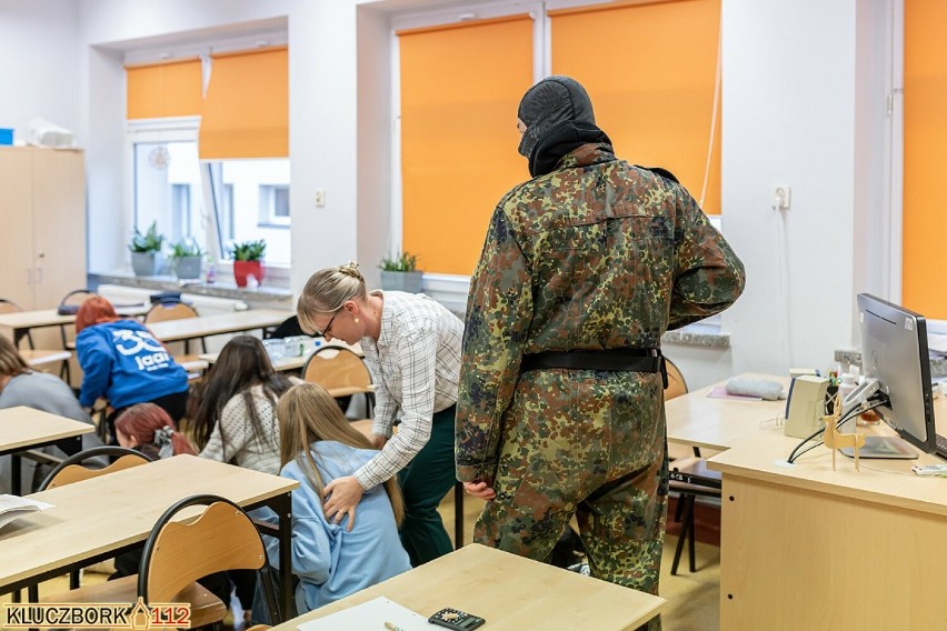 Antyterrorystyczne ćwiczenia w szkole w Bogdańczowicach.