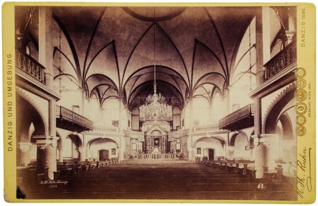 Synagoga łączyła w sobie cechy mauretańskie i charakterystyczne dla gdańskiego neorenesansu.