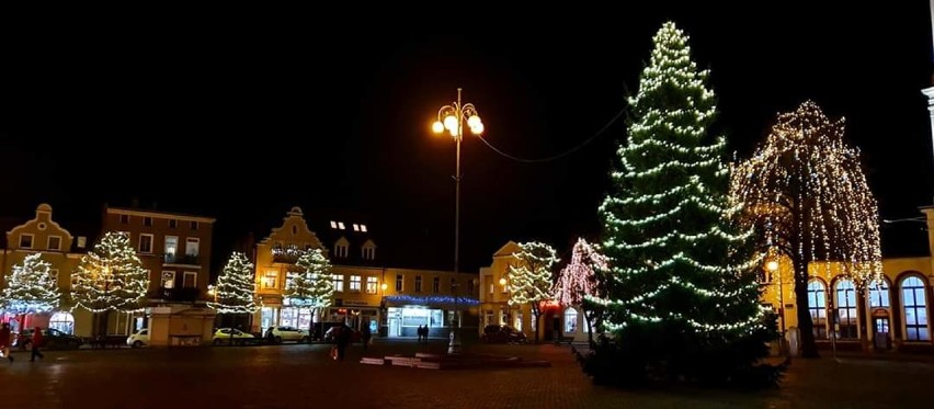 Świąteczne dekoracje w Chodzieży już się świecą. Coraz wyraźniej czuć, że zbliża się Boże Narodzenie (FOTO)