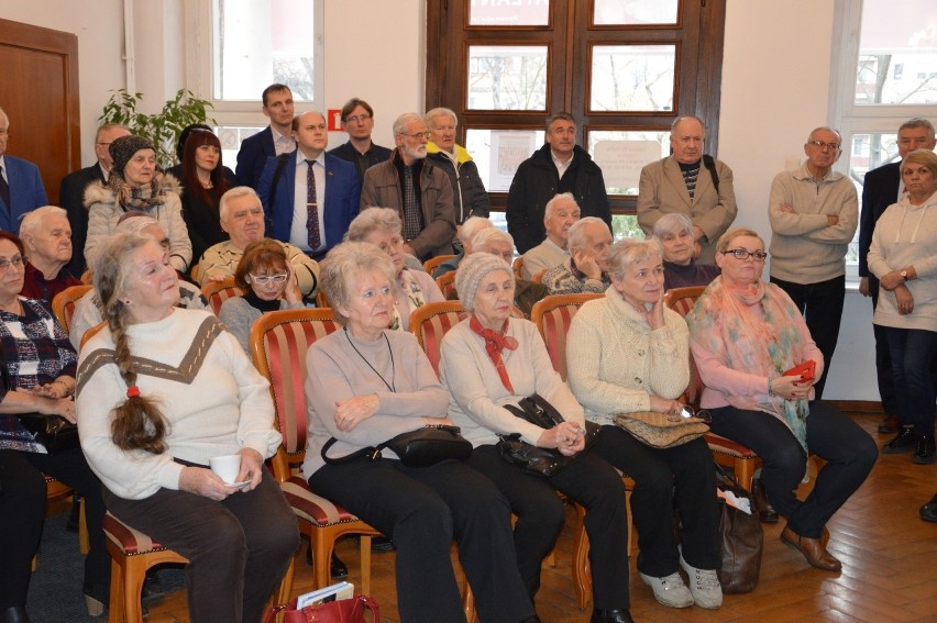 „Nie tylko Kresowa Atlantyda". Niecodzienna wystawa w Wojewódzkiej Bibliotece Publicznej w Opolu