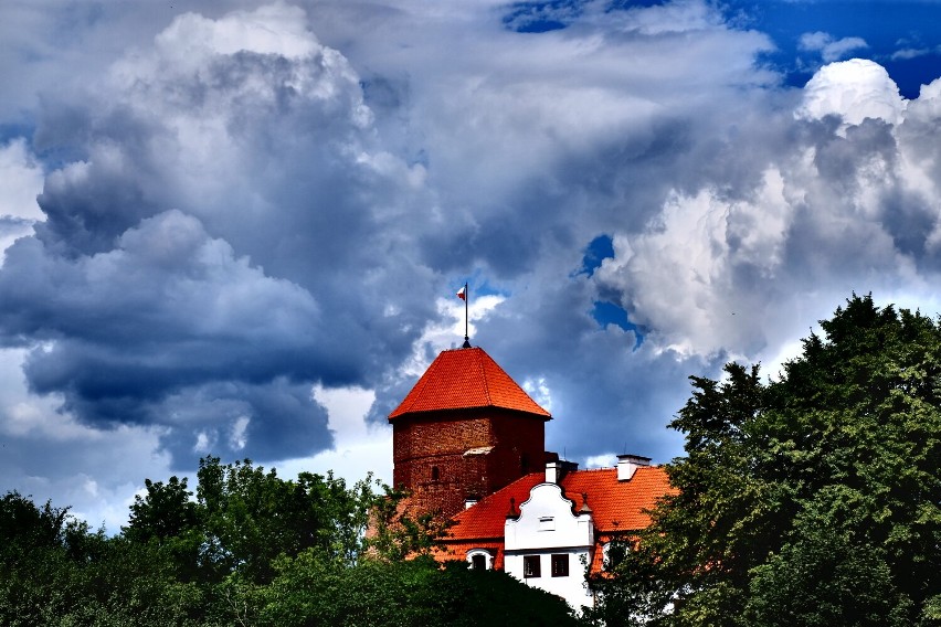 Zamek w Liwie. Historia, ciekawostki, nocleg, restauracje....