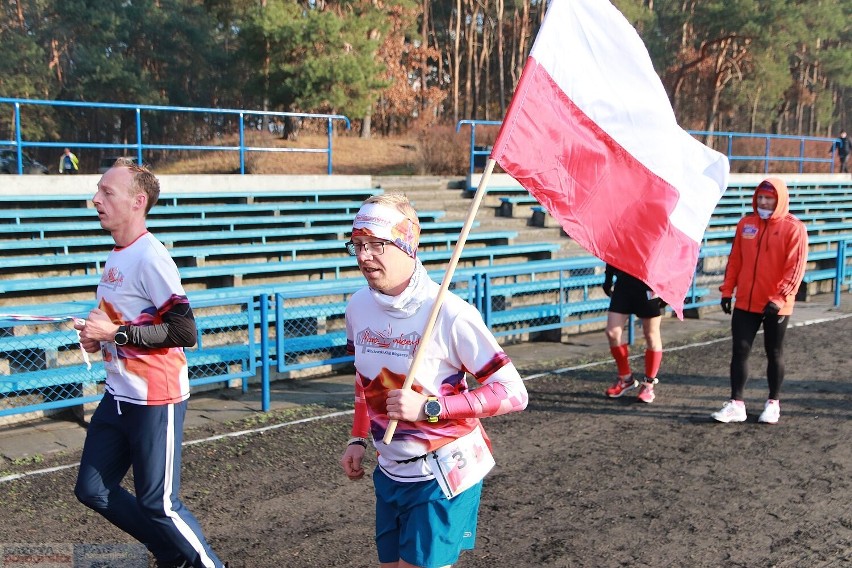 Bieg i Marsz Nordic Walking Niepodległości 2021 na stadionie...