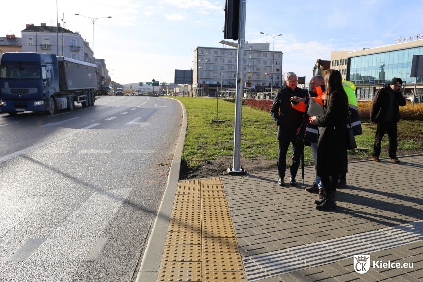 Nowe przejście dla pieszych między dworcami w Kielcach. Zobacz zdjęcia 