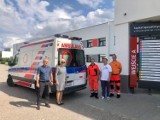 Szpital Specjalistyczny w Kościerzynie przekazał karetkę z niezbędnym sprzętem do Lwowa. Będzie pomagała rannym ZDJĘCIA