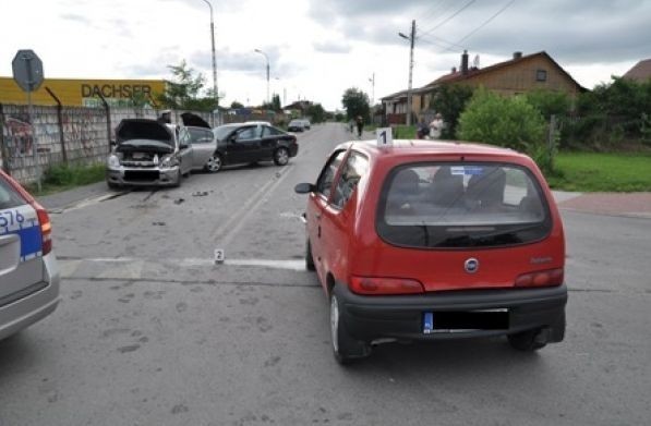 Wypadek w Biłgoraju: Zderzenie trzech aut, jedna osoba ranna