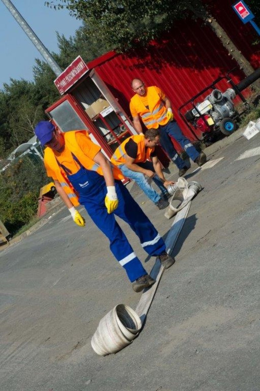 Strażacy ćwiczyli w Zakładzie Unieszkodliwiania Odpadów Komunalnych Orli Staw. ZDJĘCIA