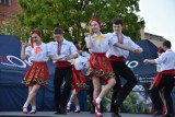 Tancerze z Żytomierza odwiedzili Gniezno. Na rynku wystapił ukraiński zespół Sonechko