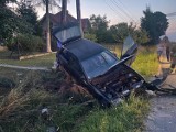 Poranny wypadek pod Tarnowem. W Kowalowej samochód wypadł z drogi i uderzył w słup energetyczny