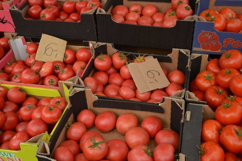 Sezon na pomidory w pełni. Ceny, proste przepisy na pyszne dania