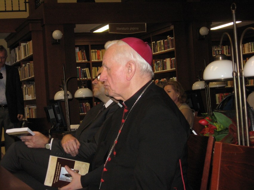 Biskup Józef Kurpas. Mikołów - promocja książki w MBP