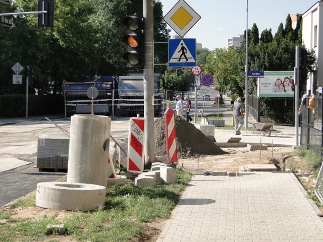 Kolejny odcinek ulicy Zbrowskiego, od ulicy Wodnej, w kierunku ulicy Struga, został rozkopany przez ekipę wykonującą modernizację kanalizacji. Więcej na kolejnych zdjęciach