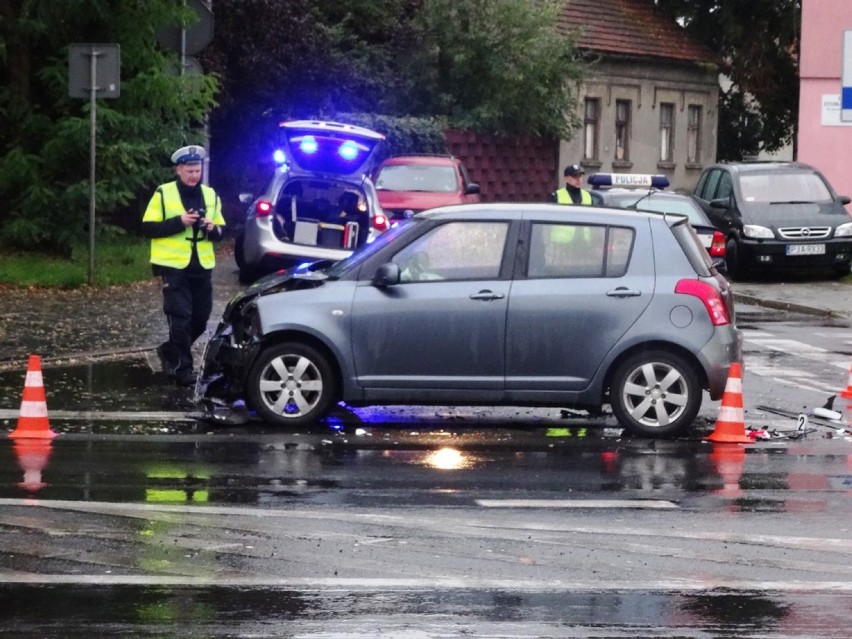 Wypadek w Jarocinie: Zderzenie trzech samochodów. Sprawca...