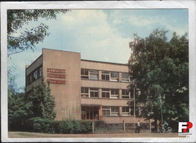 Rok 1981, ul. Wrzosowa, Gliwice-Łabędy. Szkoła Podstawowa nr 32 im. Wojska Polskiego.