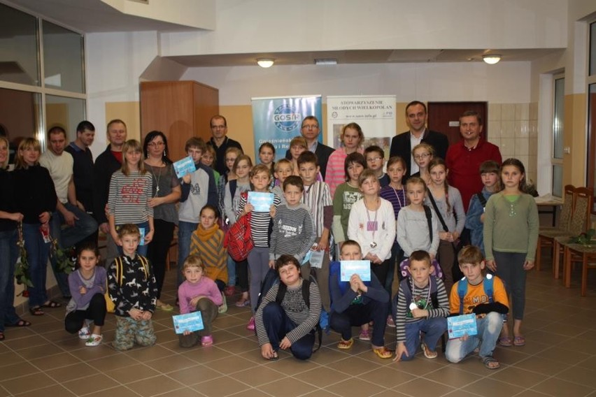 Podsumowanie projektu, podczas którego uczyli dzieci z powiatu gnieźnieńskiego pływać