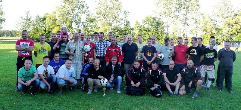 Uczestnicy turnieju w Starym Jarosławiu (gmina Darłowo)