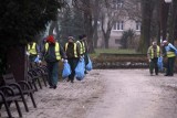 Bezrobotni z Legnicy sprzątają miasto