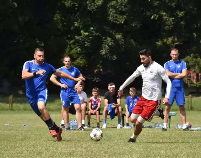 W finale turnieju zmierzyły się drużyny KP PSP Malbork (niebieskie stroje) i 22 BLT.