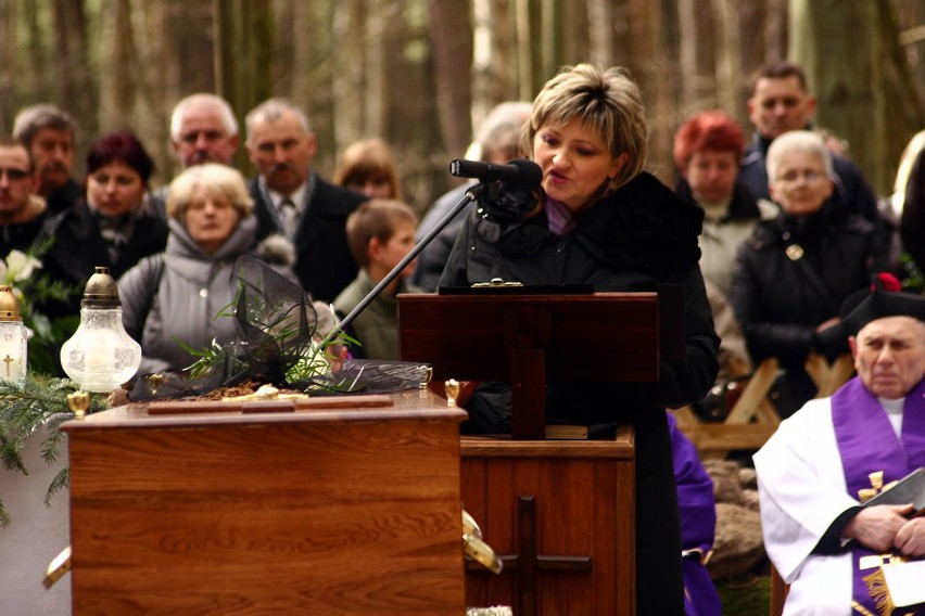 Pogrzeb leśniczego z Dobrzycy. Ponad pół tysiąca osób pożegnało Aleksandrę i Zdzisława Krause [FOTO]