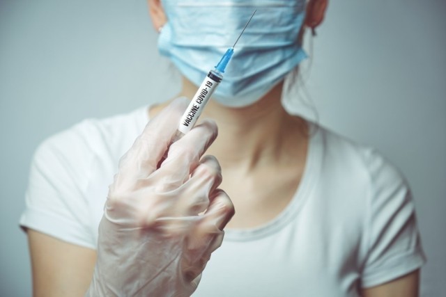 Kto odpowie za ewentualne skutki uboczne szczepionek? Ponad 2 tysiące uwag do Narodowego Programu Szczepień