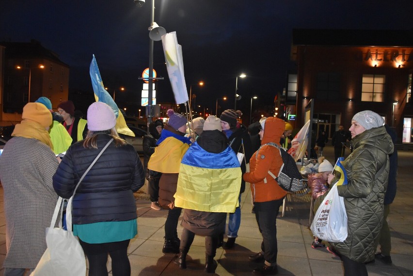 NO WAR - Tczewska Manifestacja Antywojenna w 1. rocznicę rosyjskiej agresji na Ukrainę [Zdjęcia]