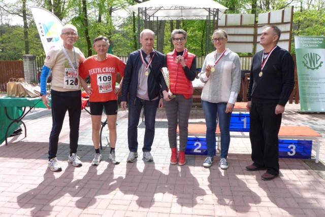 Tomaszowianie w jubileuszowym 40. Textilcrossie. Pamiątkowe medale i nagrody dla zasłużonych biegaczy