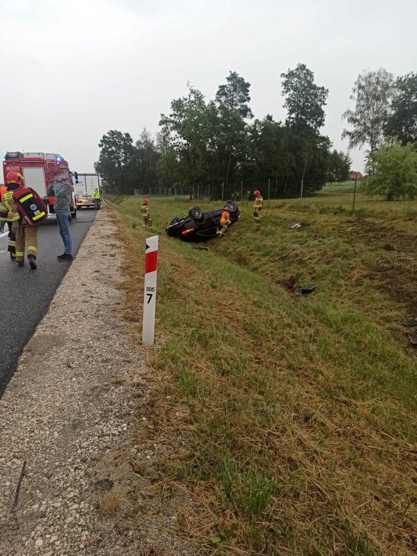 Samochód wypadł z drogi na odcinku A4 z Tarnowa do Dębicy  i...