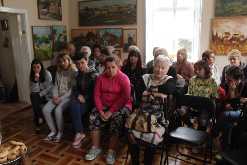 Kiszenie kapusty w Izbie Regionalnej Towarzystwa Miłośników Kujaw w Radziejowie [zdjęcia]