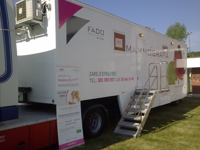 Na mammografię trzeba się zarejestrować telefoniecznie: 58 666 24 44, 801 080 007 lub przez internet: www.fado.pl.