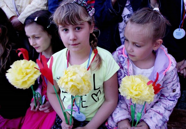 Dzień matki, dziecka i ojca, czyli klasa III b się bawi.
Fot. Dorota Michalczak