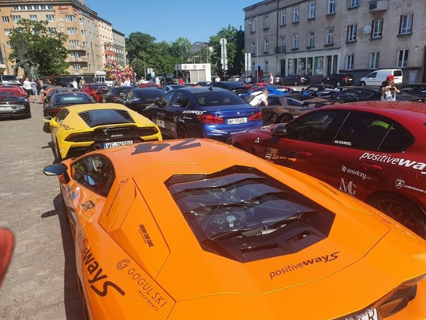 Zlot superszybkich samochodów pod Wawelem.