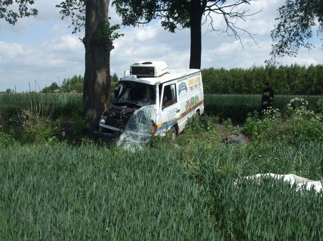 W wypadu zginął 42-letni pasażer dostawczego auta