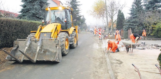 Budowa chodników, które powstają na Żelechowej, ma zakończyć się 30 listopada